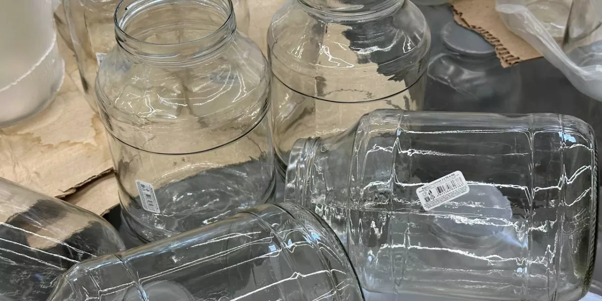 Space-saving tips for storing glass jars – A convenient and efficient method