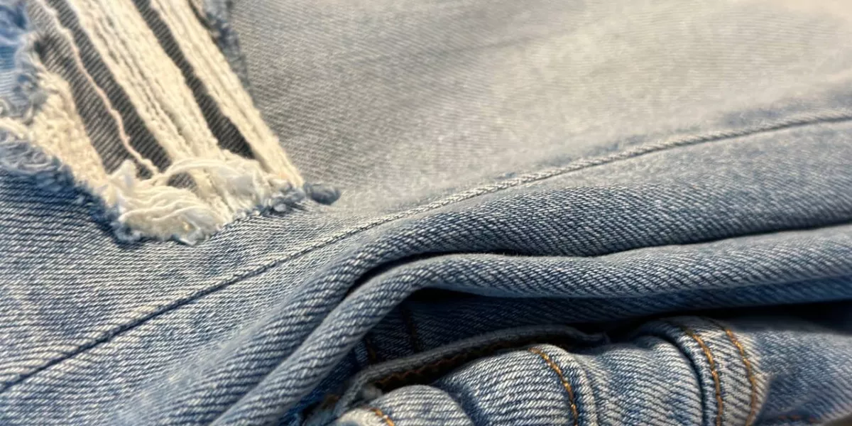 Как джинсы сделать модными)